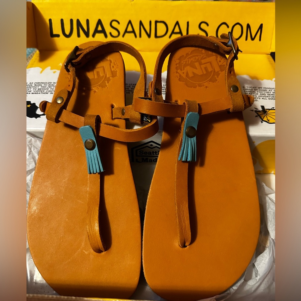 Luna Sandals Leather T-Strap NIB W 9 leather BAREFOOT MINIMALIST BRUJITA
